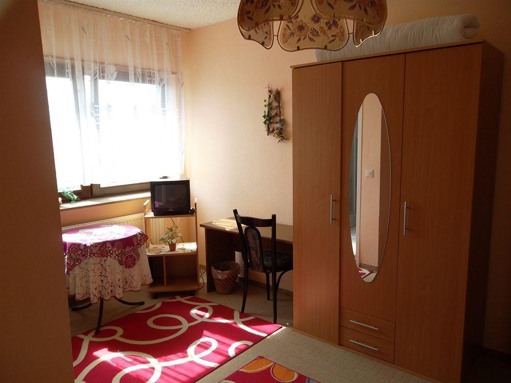 Gasthof Und Pension Mainzer Rad Schwetzingen Luaran gambar