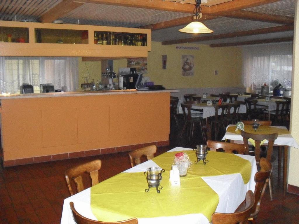 Gasthof Und Pension Mainzer Rad Schwetzingen Luaran gambar