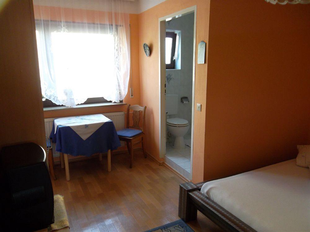 Gasthof Und Pension Mainzer Rad Schwetzingen Luaran gambar